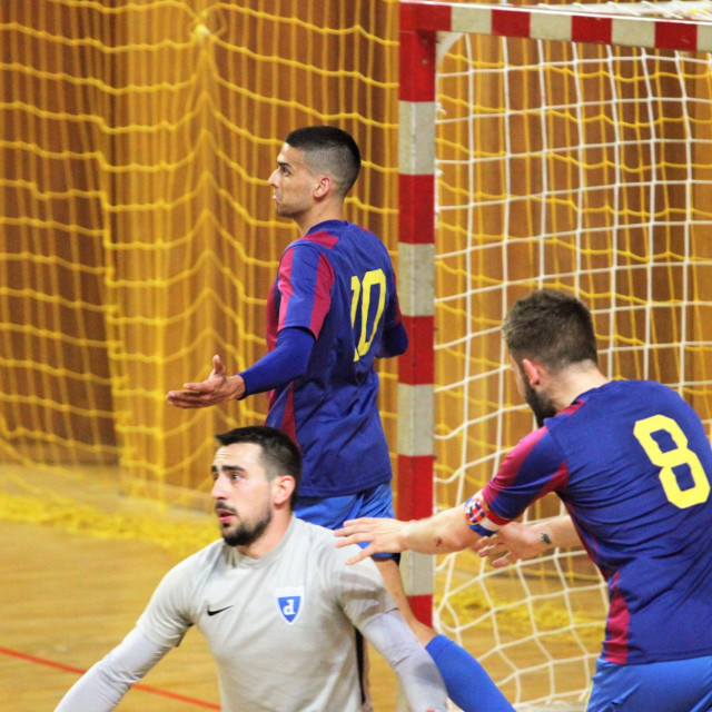 &lt;p&gt;Marko Kuraja slavi pogodak protiv Futsal Dinama u dresu Squarea u sezoni 2021./22. &lt;/p&gt;