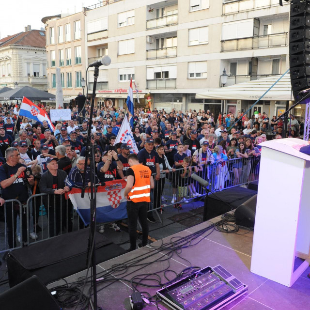 &lt;p&gt;Penava na skupu u Slavonskom Brodu. Na kakvu potporu može računati na sljedećim izborima. Što bi njegovim biračima značila suradnja s HDZ-om&lt;/p&gt;