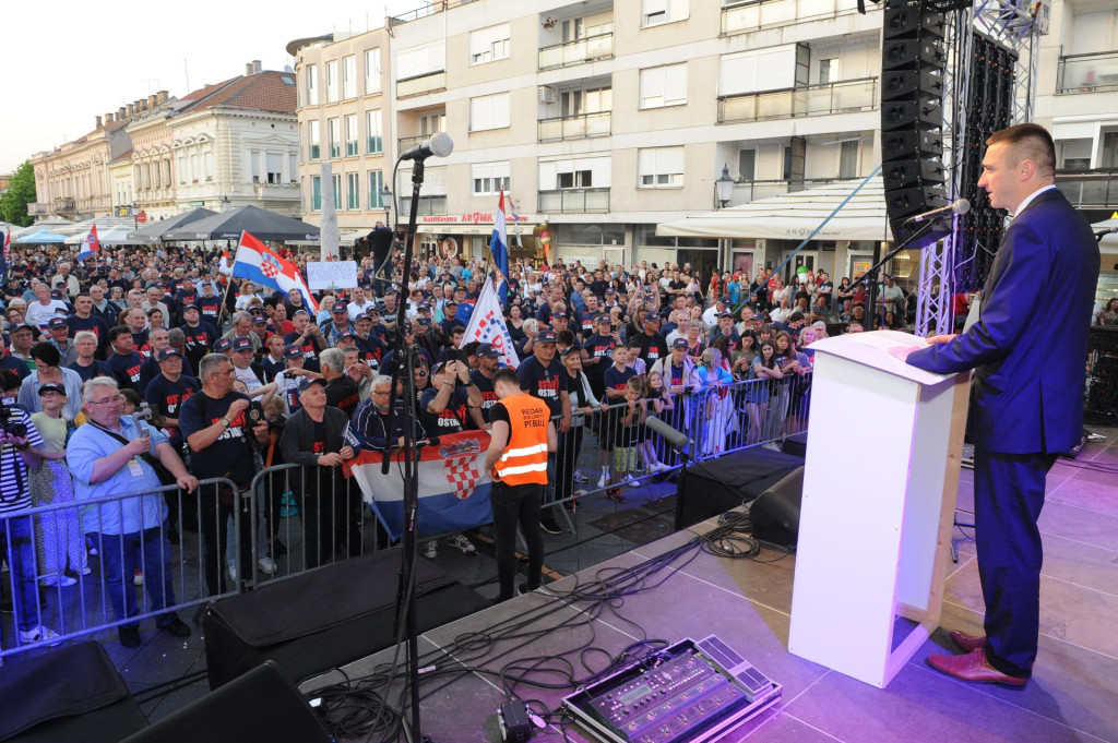 &lt;p&gt;Penava na skupu u Slavonskom Brodu. Na kakvu potporu može računati na sljedećim izborima. Što bi njegovim biračima značila suradnja s HDZ-om&lt;/p&gt;