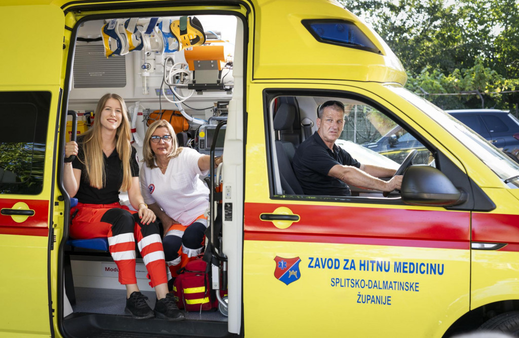 &lt;p&gt;Liječnica Mia Leskur, medicinska sestra Stanka Gašpar i vozač Petar Bartulin svima priskaču u pomoć od Biokova do Mosora&lt;/p&gt;