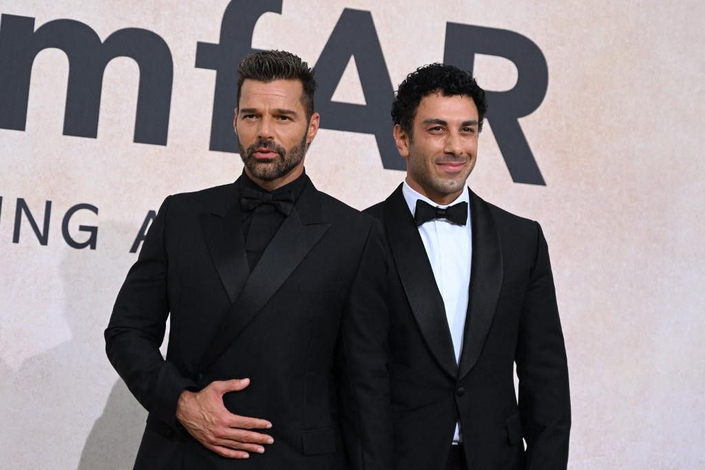 &lt;p&gt;Latino zvijezda Ricky Martin i Sirijac rođenjem, Šveđanin državljanstvom, slikar Jwan Yosef &lt;/p&gt;