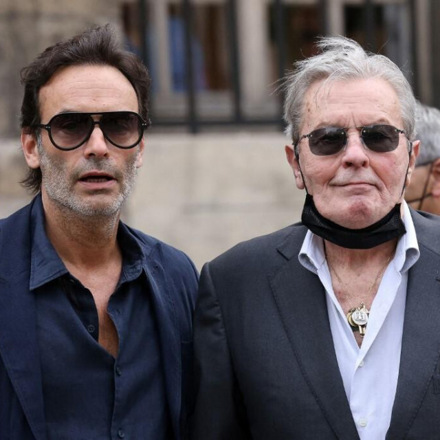 &lt;p&gt;Alain Delon i njegov sin Anthony Delon na pogrebu velikog francuskog glumca Jean-Paul Belmonda&lt;/p&gt;