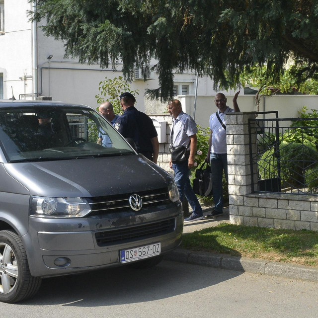 &lt;p&gt;Istražitelji ispred kuće suca Predraga Dragičevića&lt;/p&gt;