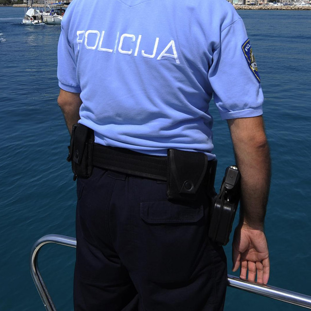 &lt;p&gt;Pomorska policija su akciji sprječavanja glisiranja u blizini obale &lt;/p&gt;