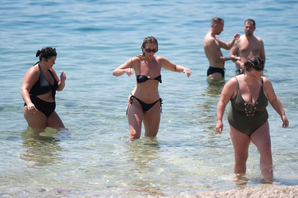 &lt;p&gt;Traženje osvježenja na plaži Kolovare u Zadru&lt;/p&gt;