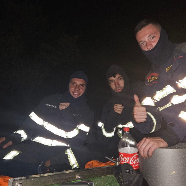 &lt;p&gt;Primoštenski vatrogasci zahvalili su svima koji su im pomogli u borbi s vatrenom stihijom u Grebaštici&lt;/p&gt;