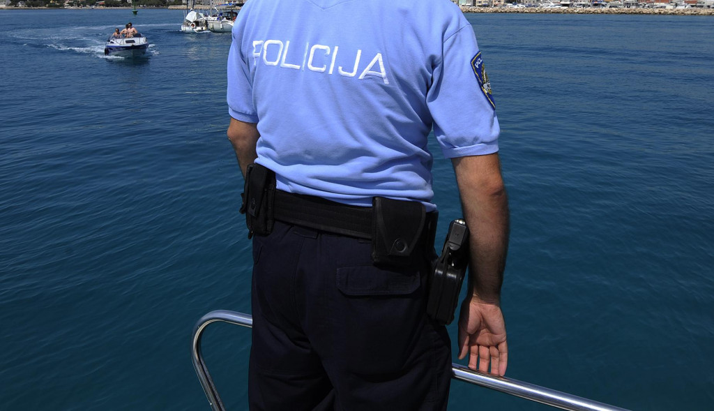 &lt;p&gt;Pomorska policija su akciji sprječavanja glisiranja u blizini obale &lt;/p&gt;