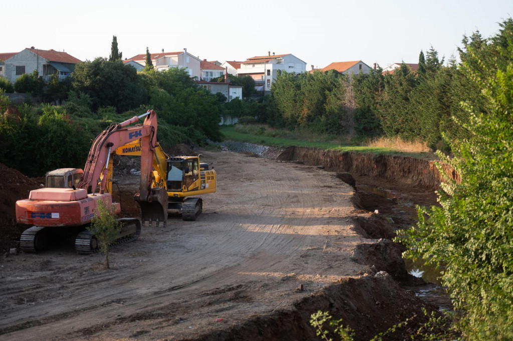 &lt;p&gt;Zadar, 200723 U sklopu projekta cjelokupne rekonstrukcije korita potoka Ricine trenutno se izvode radovi na dionici od Ulice Franka Lisice do Ulice 4. gardijske brigade.