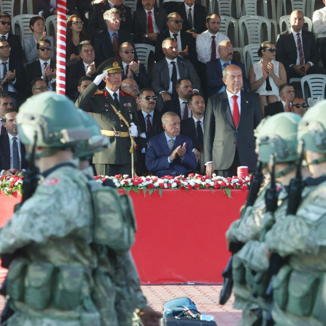 &lt;p&gt;Erdogan na vojnoj paradi&lt;/p&gt;

&lt;p&gt; &lt;/p&gt;

&lt;p&gt; &lt;/p&gt;