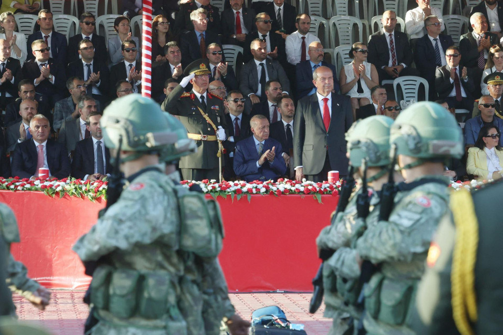 &lt;p&gt;Erdogan na vojnoj paradi&lt;/p&gt;

&lt;p&gt; &lt;/p&gt;

&lt;p&gt; &lt;/p&gt;