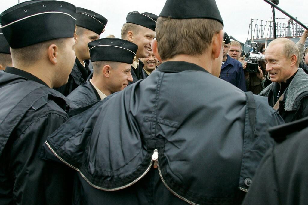 &lt;p&gt;Vladimir Putin s ruskim mornarima na ‘Petru Velikom‘&lt;/p&gt;