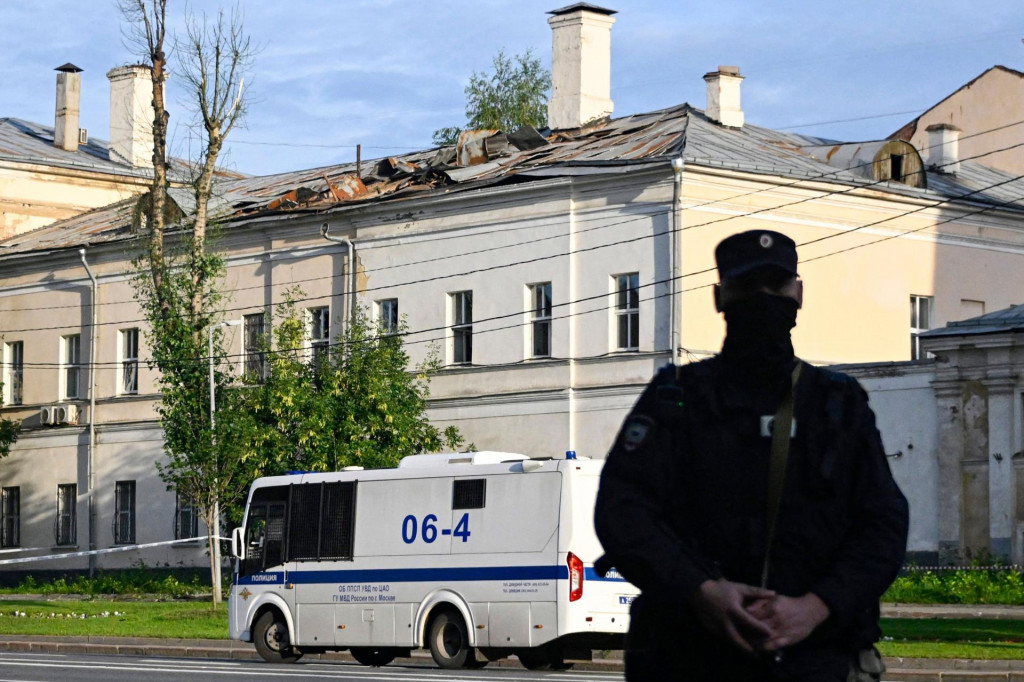 &lt;p&gt;TOPSHOT - Police secures an area outside a damaged non-residential building on Komsomolsky Prospekt after a reported drone attack in Moscow on July 24, 2023. (Photo by Alexander NEMENOV/AFP)&lt;/p&gt;