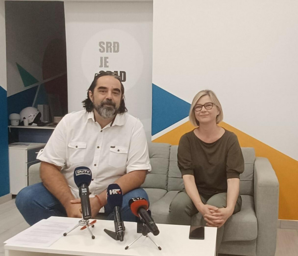 &lt;p&gt;Sandra Benčić Možemo i Marko Giljača Srđ je Grad na konferenciji za novinare&lt;/p&gt;