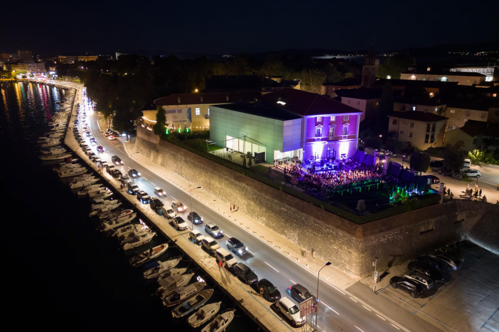 &lt;p&gt;Zadar, 280723 Veceras je u sklopu Zadar jazz&amp;blues festivala na pozornici ispred Muzeja antickog stakla nastupila africka glazbenica Manou Gallo s pratecim sastavom.