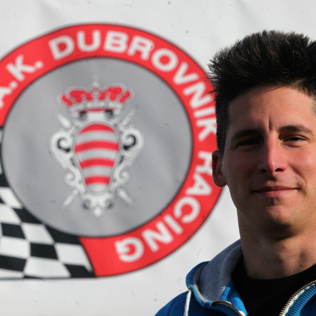 &lt;p&gt;Saša Radola - rođeni Puležan, koji živi i radi u Zagrebu, a vozi za Dubrovnik Racing&lt;/p&gt;