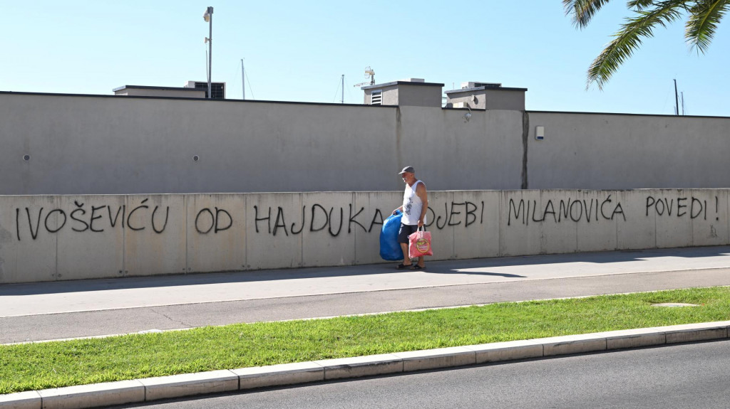 &lt;p&gt;U gradu osvanuli grafiti protiv Bojana Ivoševića i Zorana Milanovića&lt;/p&gt;