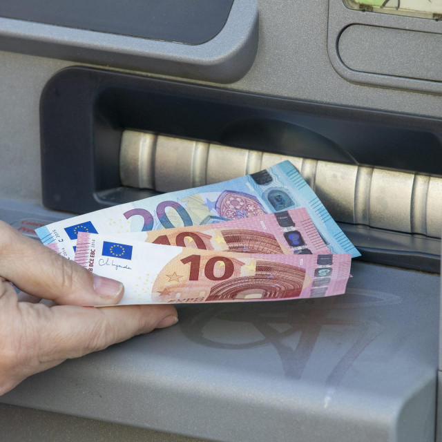 &lt;p&gt;Split, 020123&lt;br&gt;
Reportaza o novoj valuti, euru u dnevnom zivotu gradjana Splita.&lt;br&gt;
Na fotografiji: bankomat.&lt;br&gt;