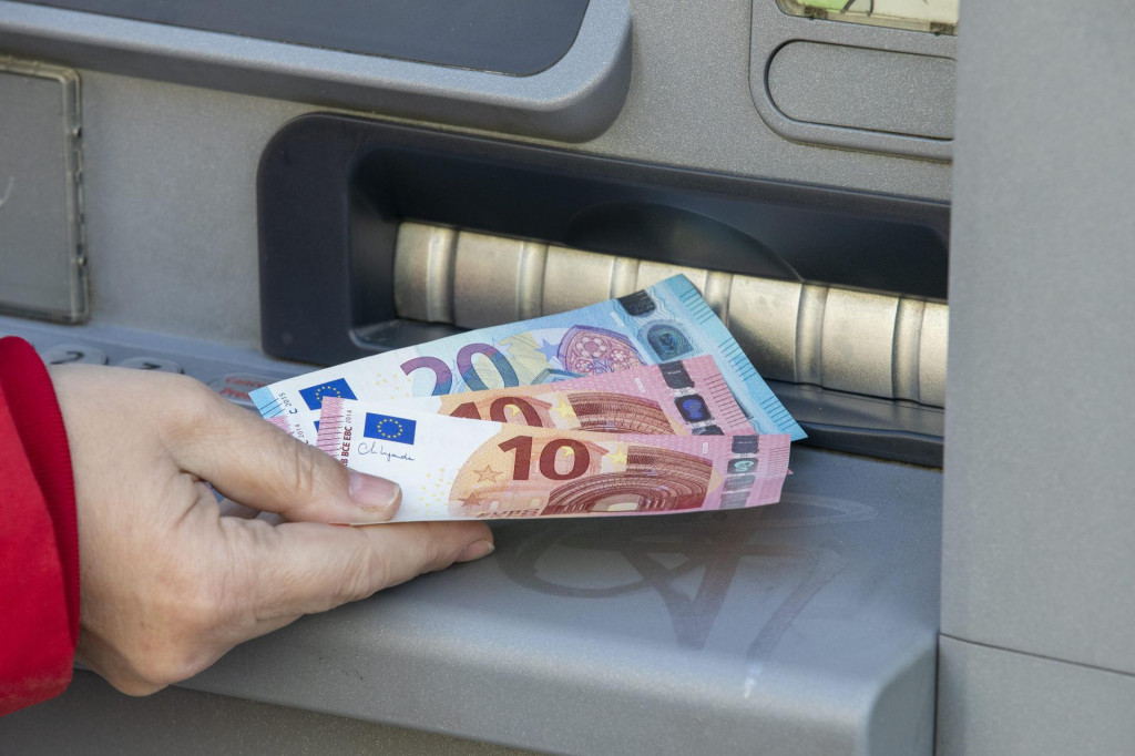 &lt;p&gt;Split, 020123&lt;br&gt;
Reportaza o novoj valuti, euru u dnevnom zivotu gradjana Splita.&lt;br&gt;
Na fotografiji: bankomat.&lt;br&gt;