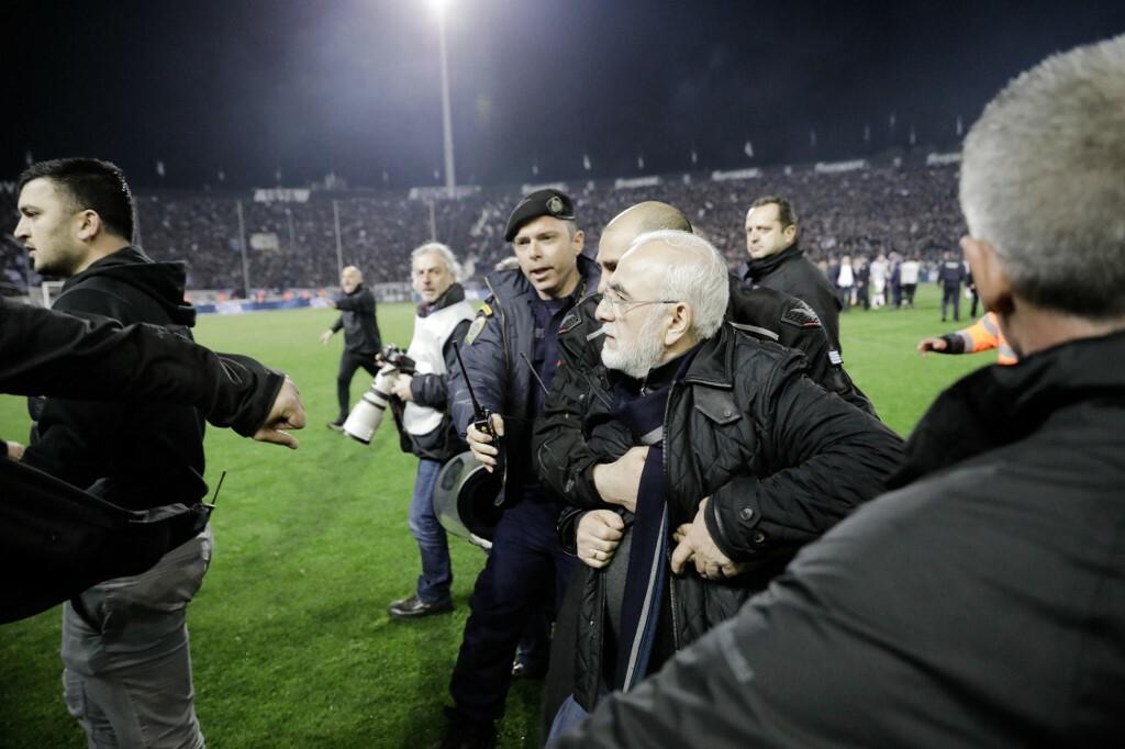 Slobodna Dalmacija Gazda Paok A Je S Pištoljem Utrčavao Na Teren Sad