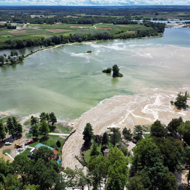 &lt;p&gt;Koprivnica, 070823.&lt;br&gt;
Izvanredno stanje obrane od poplava u Podravini.&lt;br&gt;
Na fotografiji: jezero Soderica.&lt;br&gt;
