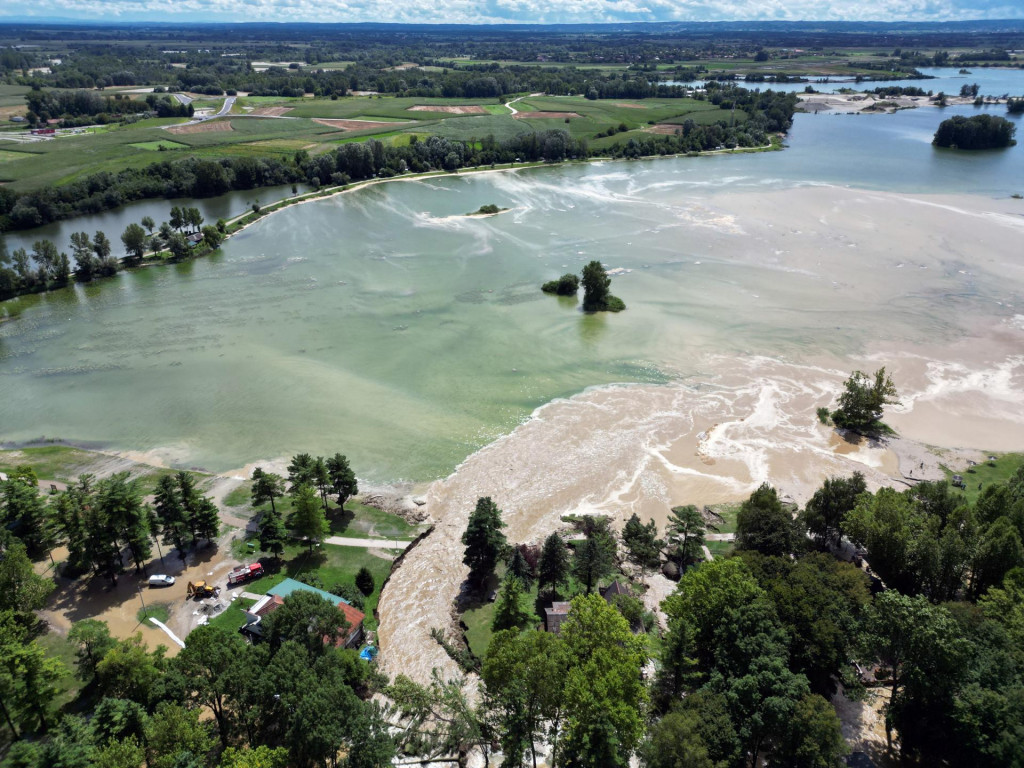 &lt;p&gt;Koprivnica, 070823.&lt;br&gt;
Izvanredno stanje obrane od poplava u Podravini.&lt;br&gt;
Na fotografiji: jezero Soderica.&lt;br&gt;