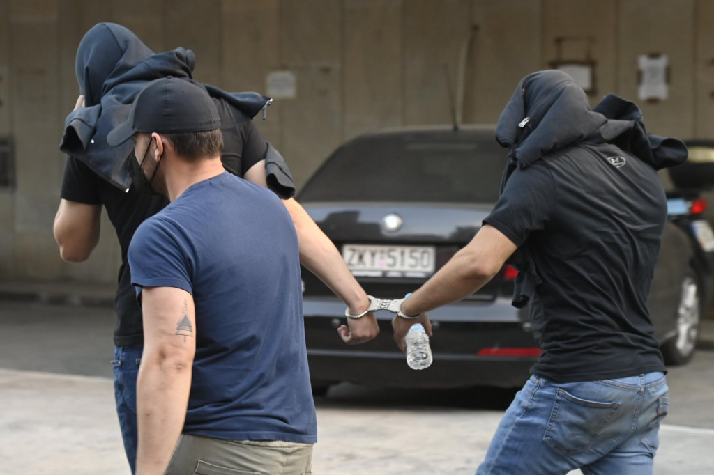 &lt;p&gt;Policija u Ateni privodi na saslušanje navijače koji su sudjelovali u neredima&lt;/p&gt;