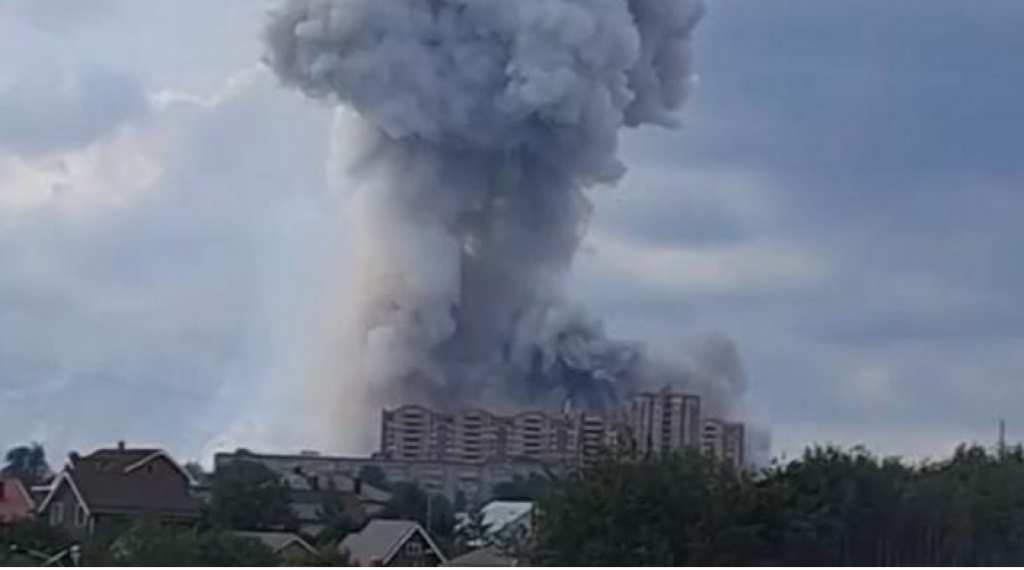 &lt;p&gt;Iznad tvornice u Moskvi diže se gusti dim&lt;/p&gt;