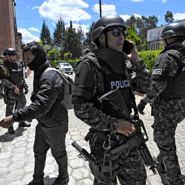 &lt;p&gt;Ekvadorska policija je na ulicama, a neki zagovaraju i privremenu militarizaciju luka i zračnih luka kako bi se blokirao protok droge u inozemstvo&lt;/p&gt;