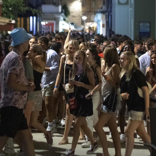 &lt;p&gt;Mladi turisti u Hrvatskoj meta su različitih nasilnika i prevaranata&lt;/p&gt;