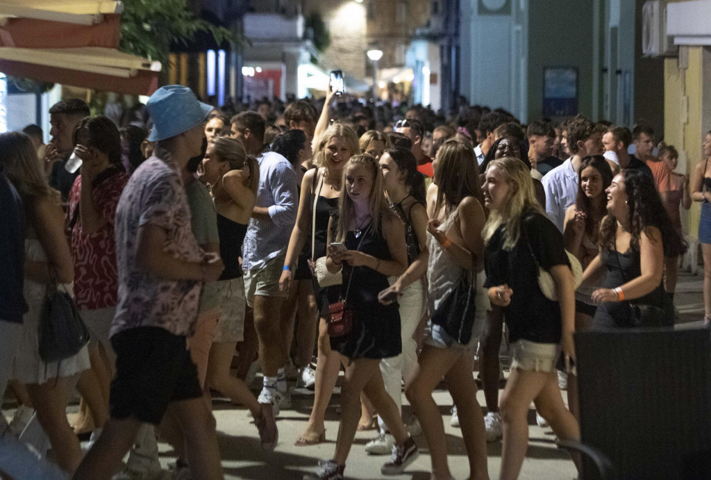 &lt;p&gt;Mladi turisti u Hrvatskoj meta su različitih nasilnika i prevaranata&lt;/p&gt;