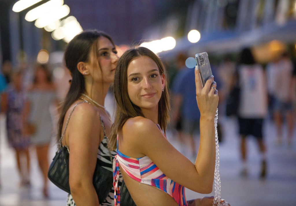 &lt;p&gt;Podaci sustava eVisitor potvrđuju kako u Splitu najveći broj dolazaka ostvaruju turisti u dobi od 18 do 34 godine (dominantan udio je onih od 25 do 34 godine)&lt;/p&gt;