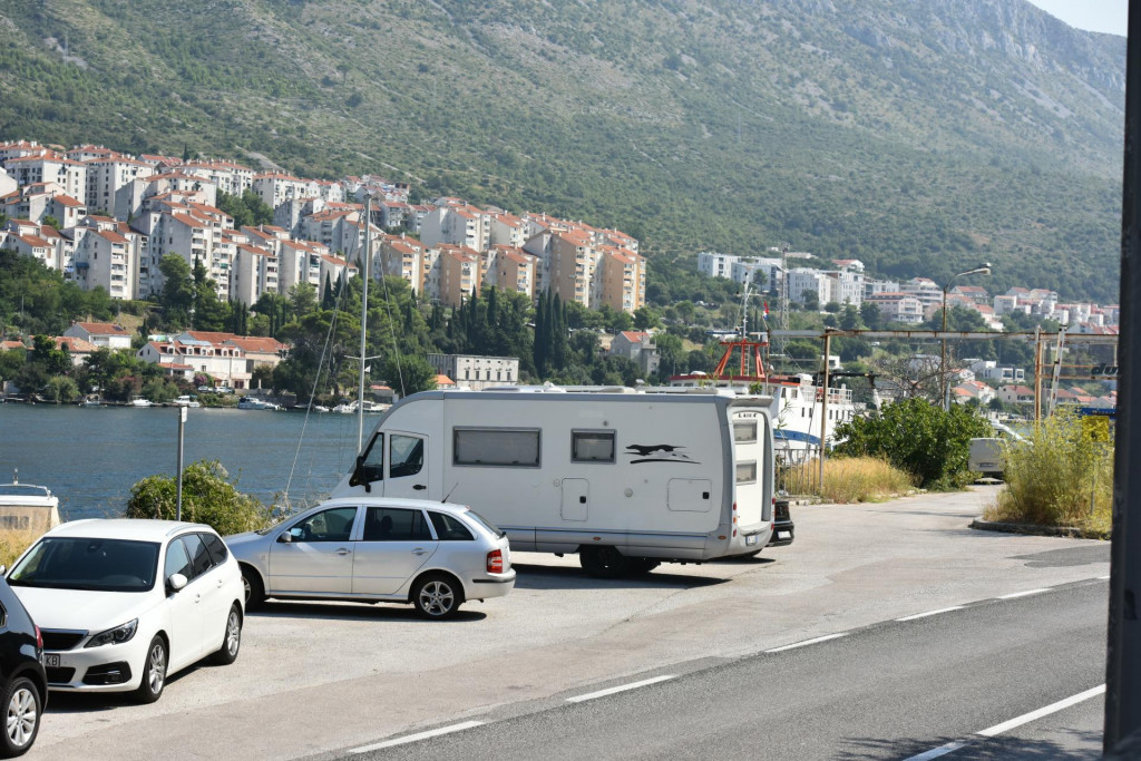 &lt;p&gt;Kampisti se i na području Dubrovnika ponekad odlučuju na kampiranje izvan za to predviđenih mjesta&lt;/p&gt;
