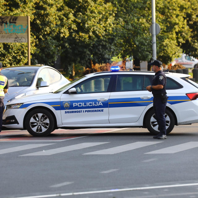 &lt;p&gt;Zagreb, 200823.&lt;br&gt;
Jako policijsko osiguranje u Kranjcevicevoj ulici prije pocetka utakmice Rudes - Hajduk u 5. kolu SuperSport HNL.&lt;br&gt;