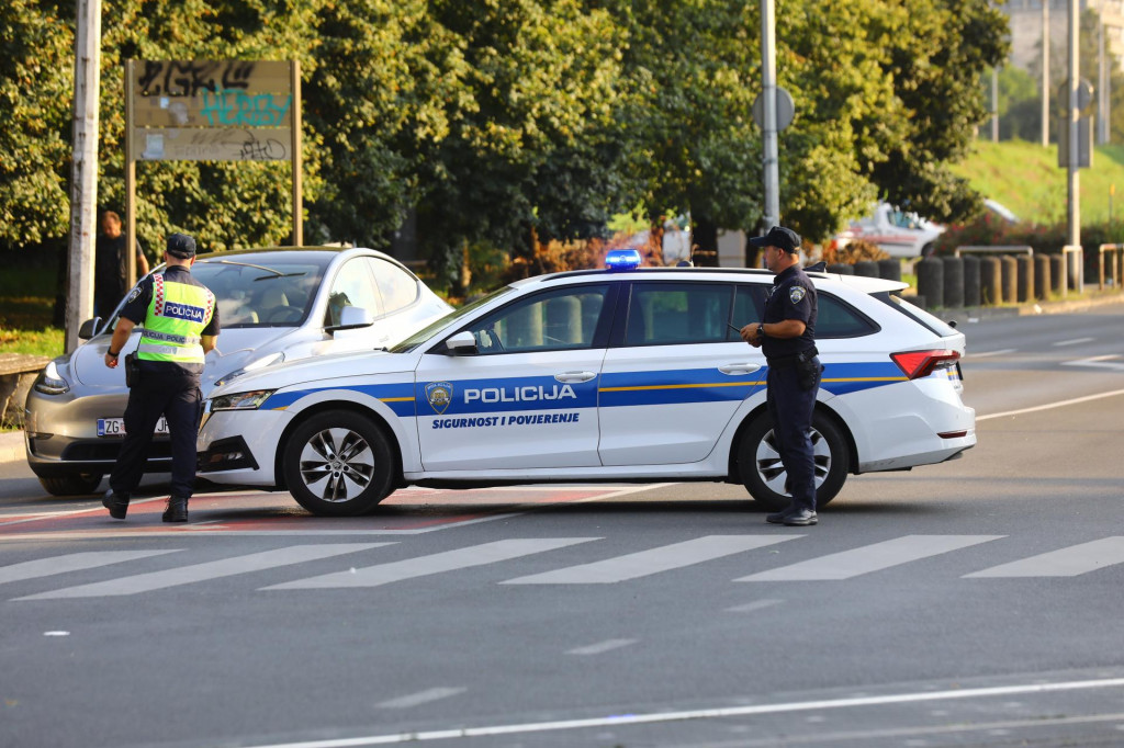 &lt;p&gt;Zagreb, 200823.&lt;br&gt;
Jako policijsko osiguranje u Kranjcevicevoj ulici prije pocetka utakmice Rudes - Hajduk u 5. kolu SuperSport HNL.&lt;br&gt;