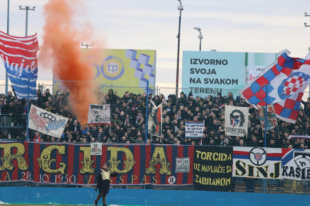 Slobodna Dalmacija - Krenula Prodaja Ulaznica: Pred Hajdukom Je Teško ...