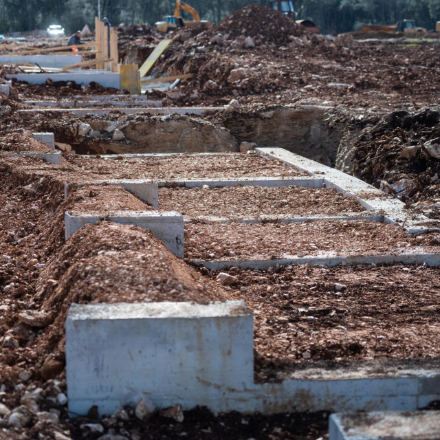 &lt;p&gt;U tijeku su radovi na uredjenju novog Gradskog groblja kod mjesta Crno&lt;/p&gt;