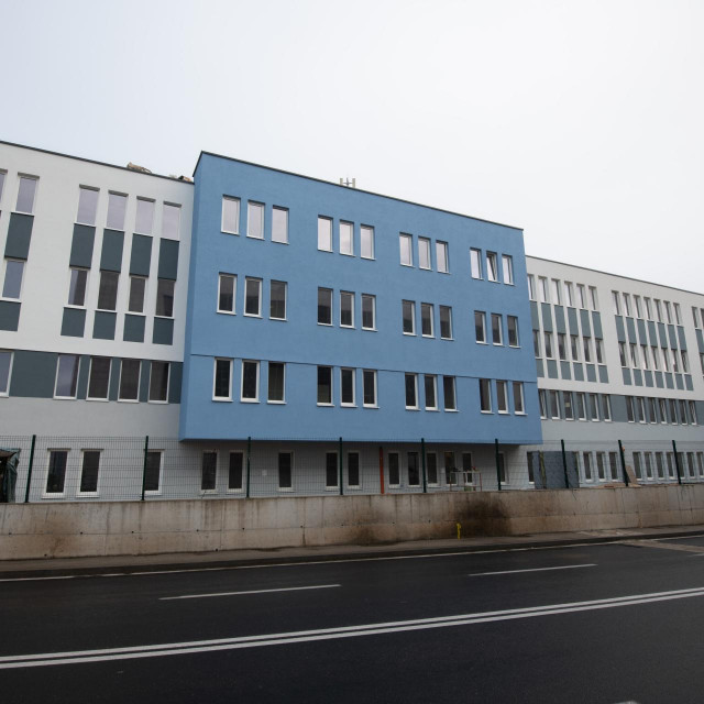 &lt;p&gt;Pri kraju su radovi na novoj zgradi dnevne bolnice OB Zadar koja je nedavno dobila i fasadu.&lt;br&gt;
 &lt;/p&gt;