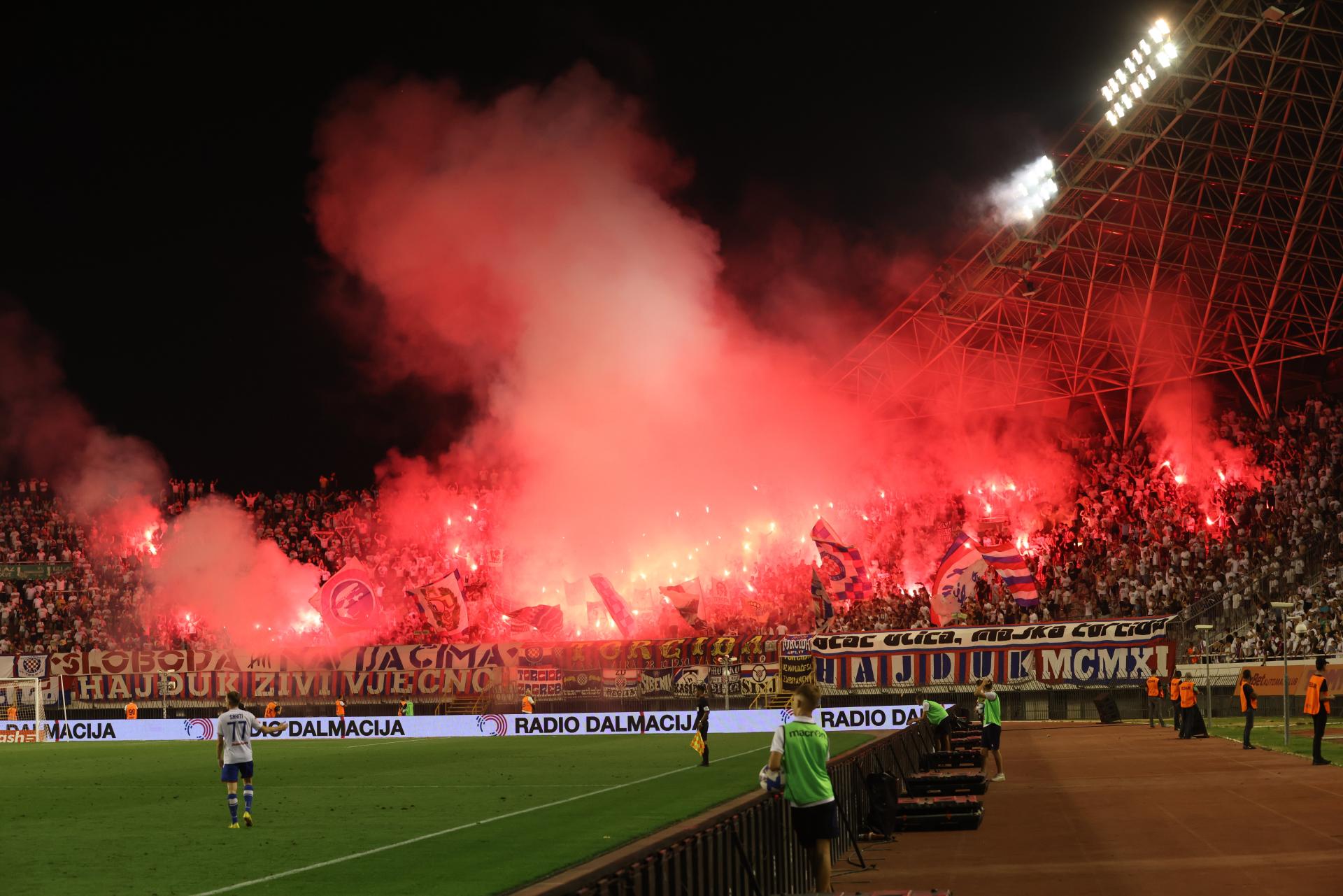 Slobodna Dalmacija Poljud E Se Opet Tresti Hajduk Prodao Skoro