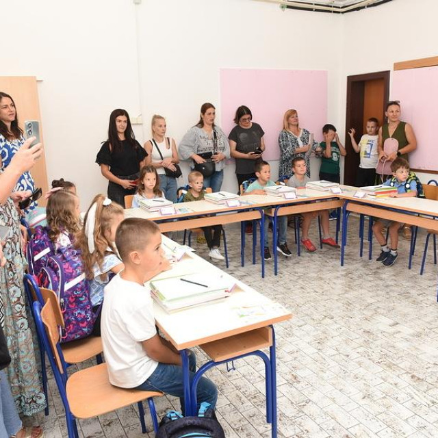 &lt;p&gt;U Osnovnoj školi Staševica devetero prvašića krenulo na put znanja&lt;/p&gt;