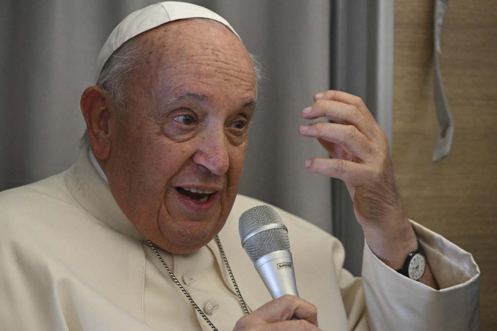 &lt;p&gt;Pope Francis attends the press conference with accredited journalists on the return flight from Mongolia, at the end of his apostolic journey to the Asian country, on september 4, 2023. (Photo by CIRO FUSCO/POOL/AFP)&lt;/p&gt;