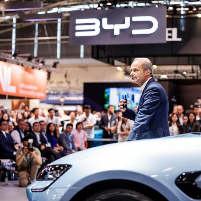 &lt;p&gt;Dizajner kineskog autoproizvođača BYD govori u Münchenu&lt;/p&gt;