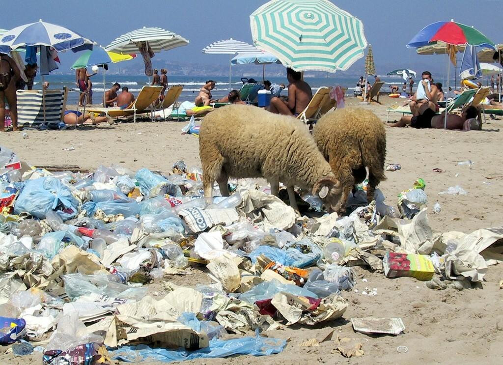 &lt;p&gt;Možda ne tako drastično kao u Durresu prije 20 godina, smeće se, izgleda, još može naći na albanskim plažama&lt;/p&gt;