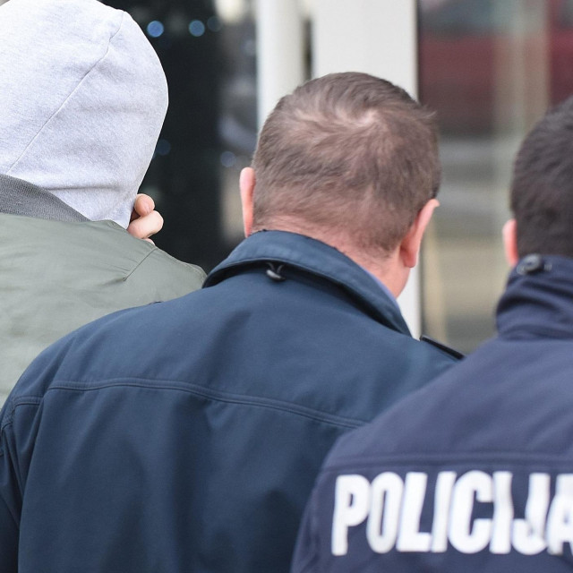 &lt;p&gt;Policija je uhitila i kazneno prijavila osam krijumčara koje tereti da su od nedjelje od srijede u sedam odvojenih slučajeva krijumčarili 60 migranata na području Karlovačke županije (ilustracija)&lt;/p&gt;