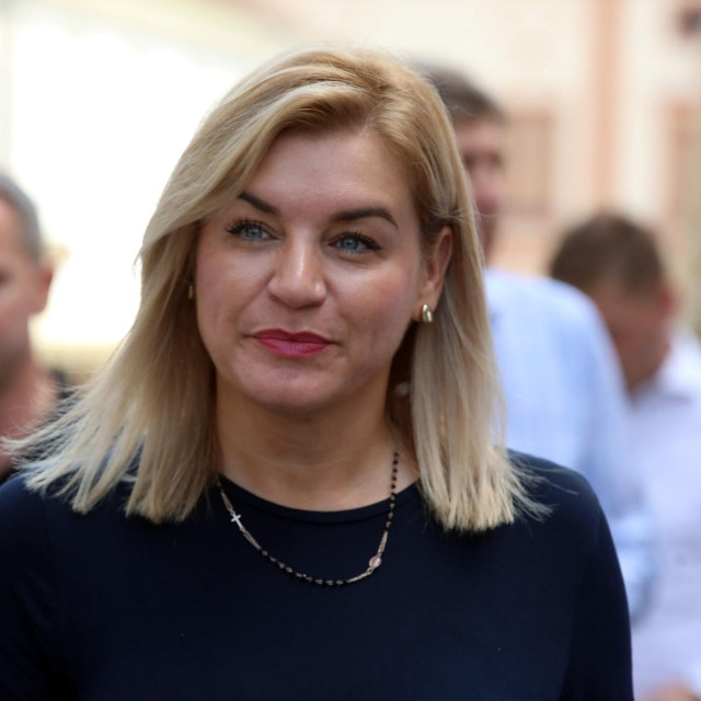 <p>Varazdin, 250823.<br>
Ministrica turizma Nikolina Brnjac prosetala je Spancirfestom u drustvu zupana Andjelka Stricaka i gradonacelnika Nevena Bosilja.<br>