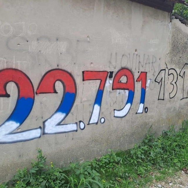 &lt;p&gt;Grafit na kući u Mirkovcima koji veliča krvavi datum&lt;/p&gt;