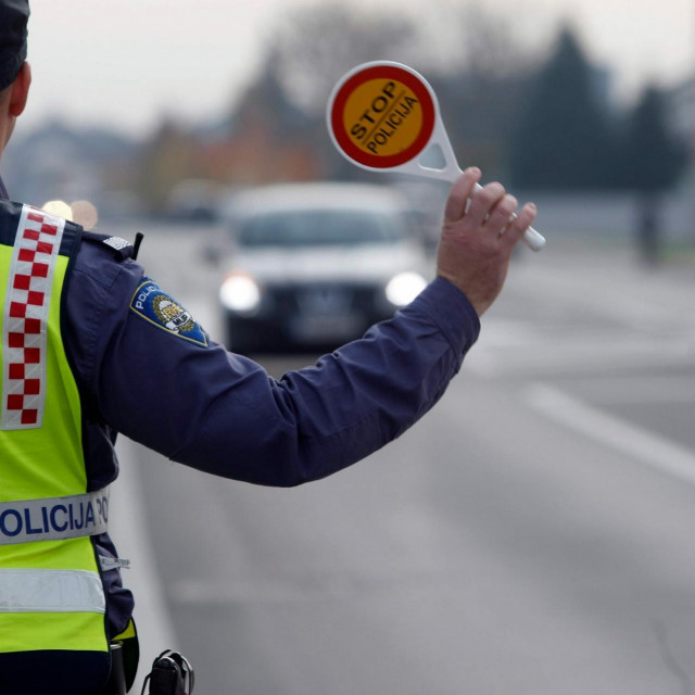 <p>Varazdin, 111114<br>
Povodom martinja varazdinska policija pojacala je kontrole prometa kako bi sprijecili vozace da voze pod utjecajem alkohola.<br>