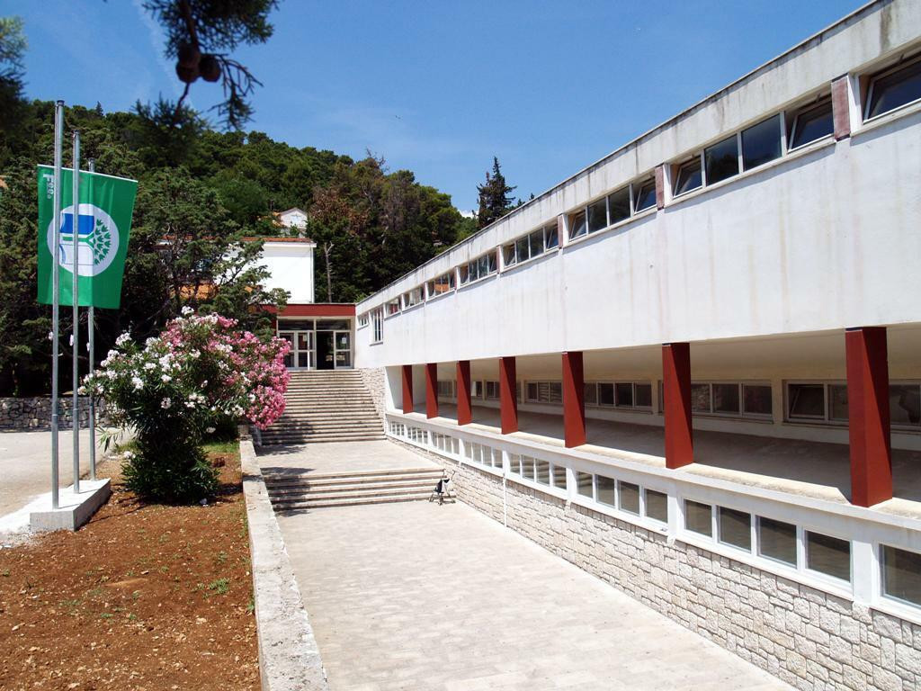 &lt;p&gt;Na zgradi Osnovne škole Petar Kanavelić u Korčuli sanirane sve krovne površine&lt;/p&gt;