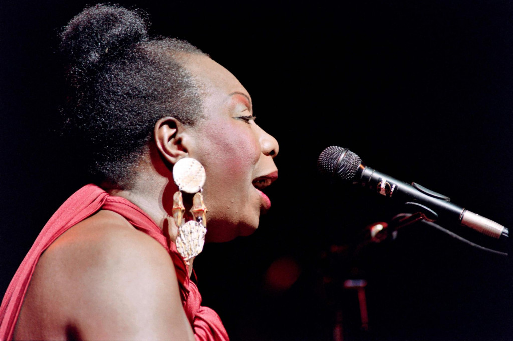 &lt;p&gt;Nina Simone - njezine teme uspijevaju dirnuti slušatelje, crne i bijele, čak dva desetljeća nakon njezine smrti&lt;/p&gt;