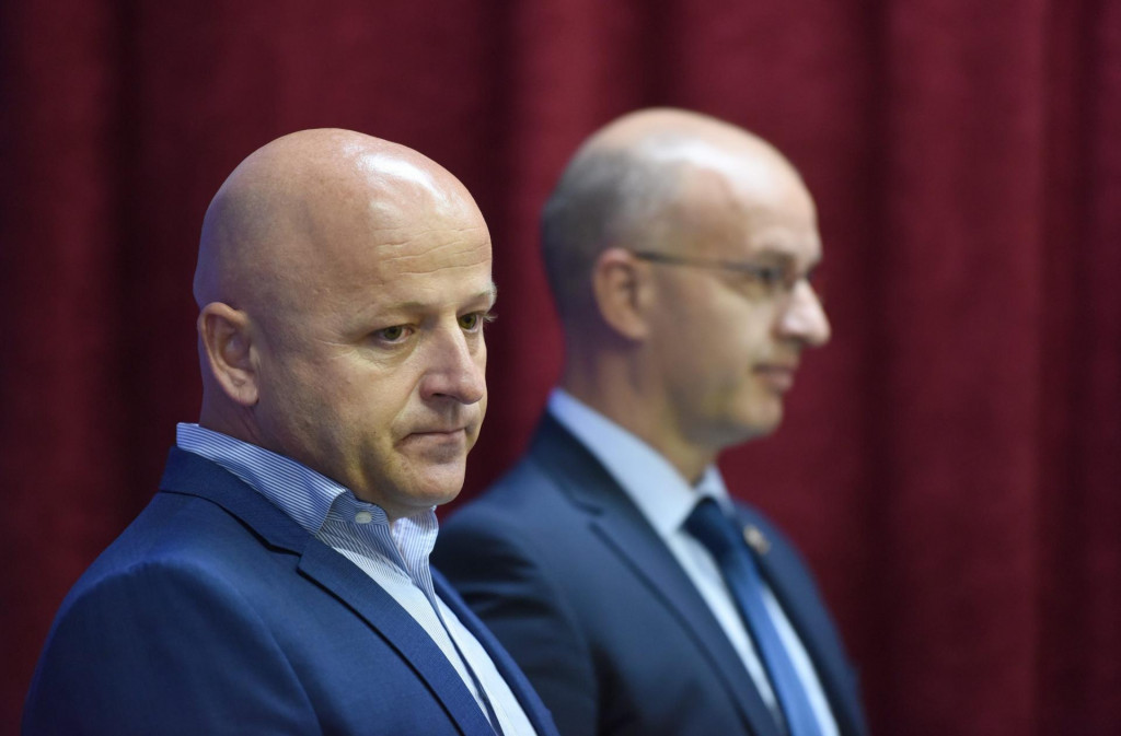 &lt;p&gt;Na fotografiji: (s lijeva) Bore Mršić, bivši voditelj službe krim policije i Anton Dražina načelnik PU zadarske.&lt;br&gt;
 &lt;/p&gt;