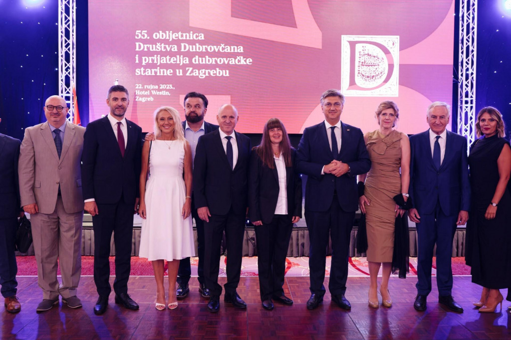 &lt;p&gt;Premijer Plenković čestitao je 55. obljetnicu članovima Društva Dubrovčana i prijatelja dubrovačke starine u Zagrebu&lt;/p&gt;